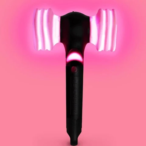 Lightstick BLACKPINK en forme de marteau avec deux cœurs roses