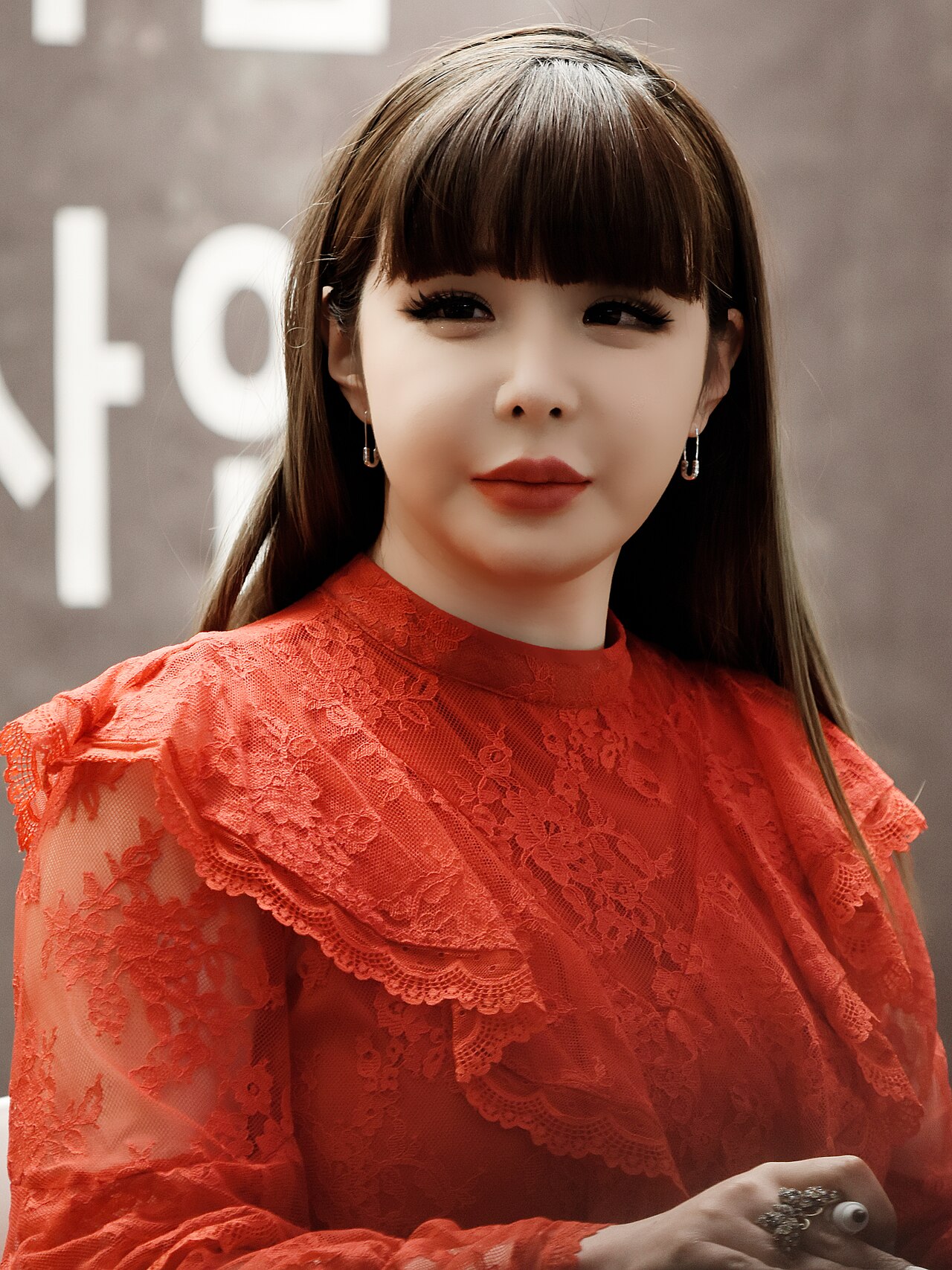 Bom, 2NE1